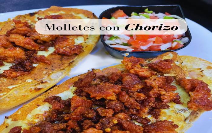 MOLLETES CON CHORIZO